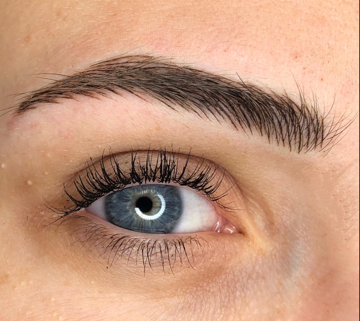 Nano Brows: l'ultima tendenza in fatto di sopracciglia PMU