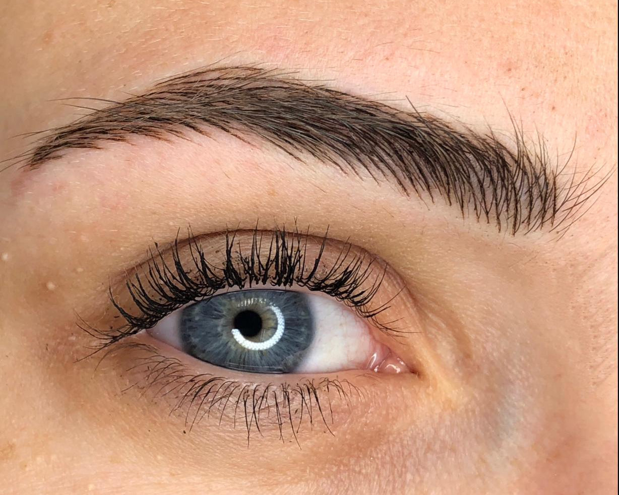 Nano Brows: l'ultima tendenza in fatto di sopracciglia PMU