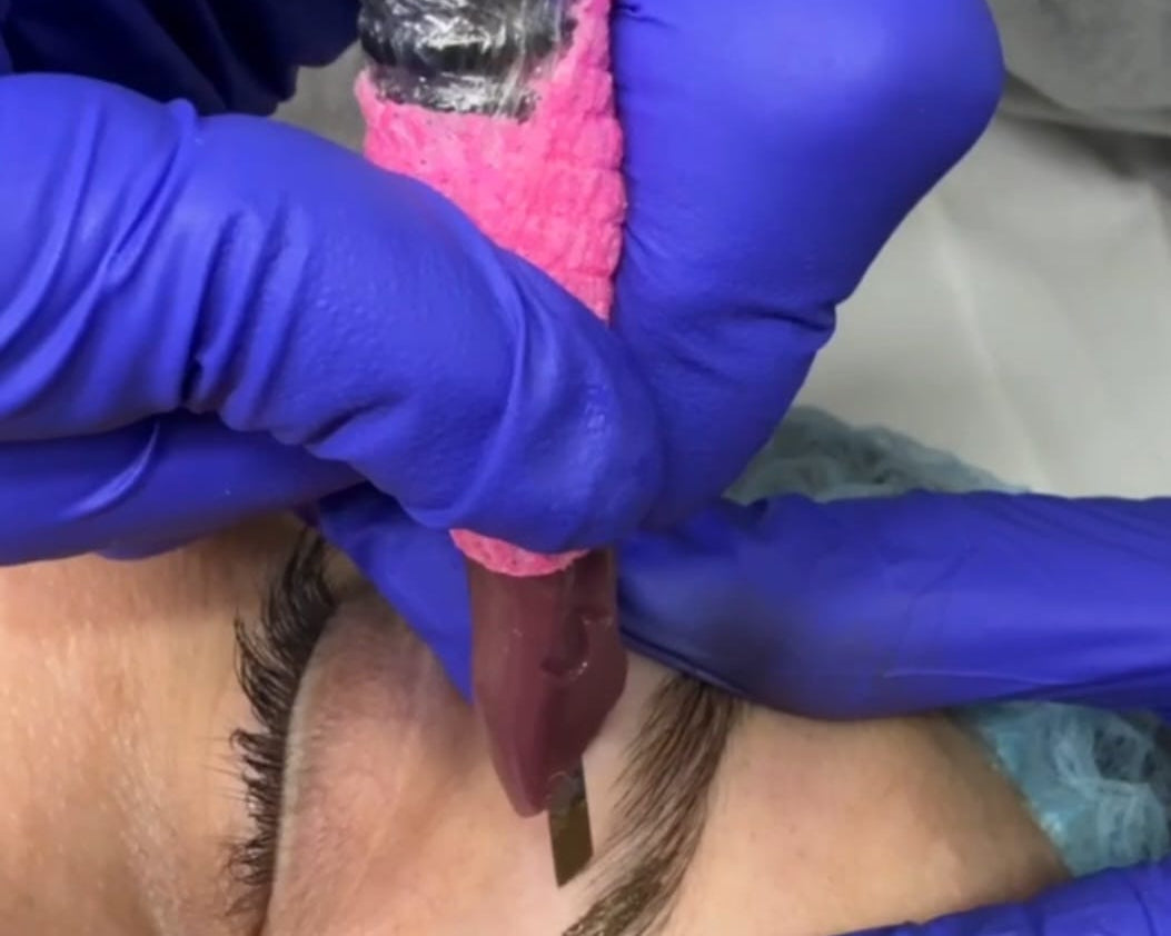 Trucco Permanente Manuale: La Guida Completa per Principianti e Professionisti